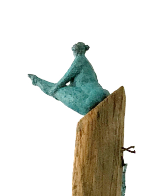Ich bin oben | 2020 | Bronze, Eiche, Coca-Cola Flasche | 217 x 11 x 9 cm
